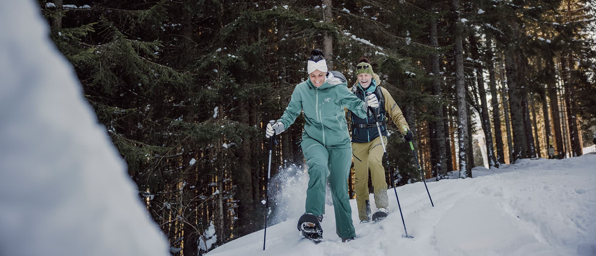 Schneeschuhwanderung durch die gesunden intakten Winterwälder rund um das Hotel Waldfrieden in Schladming